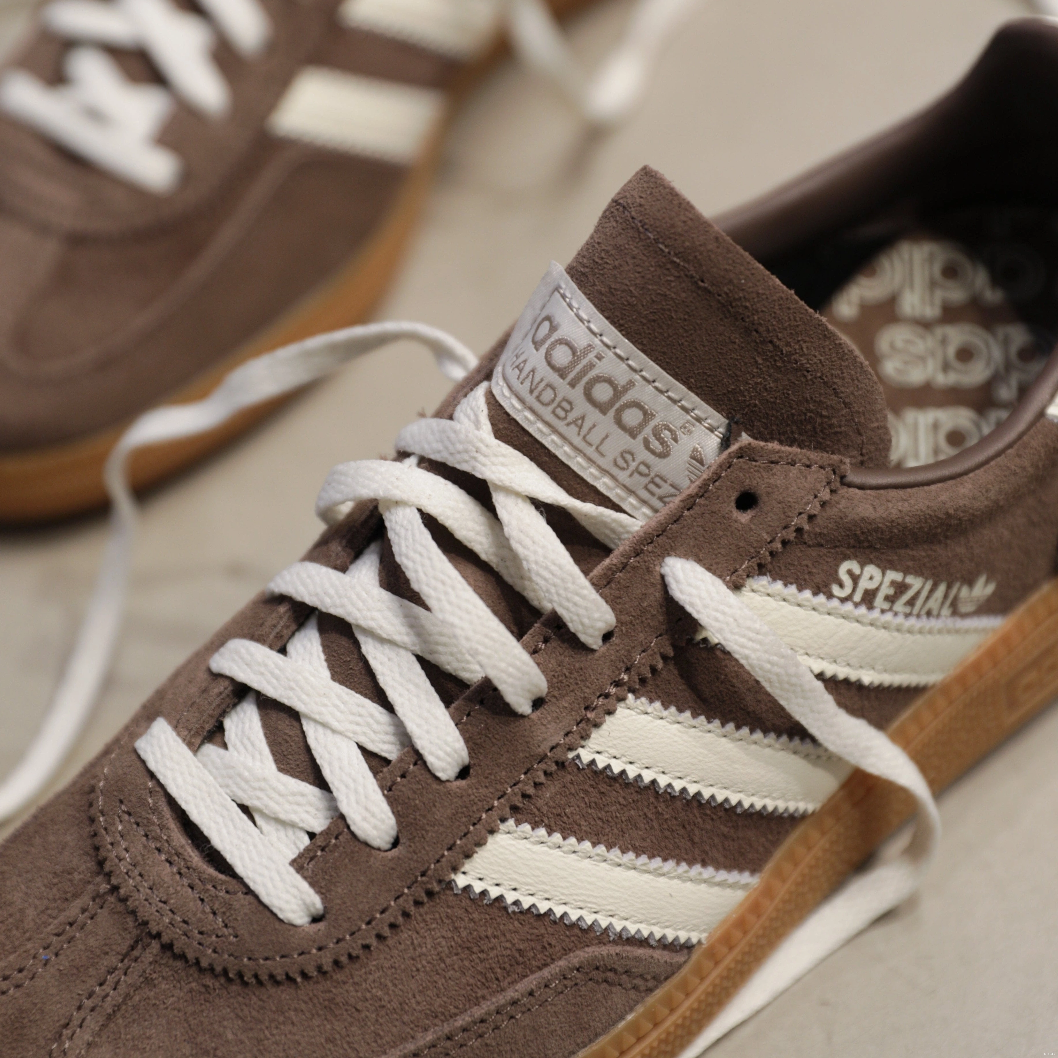 Strata Gum adidas Spezial Handball W Earth 0717